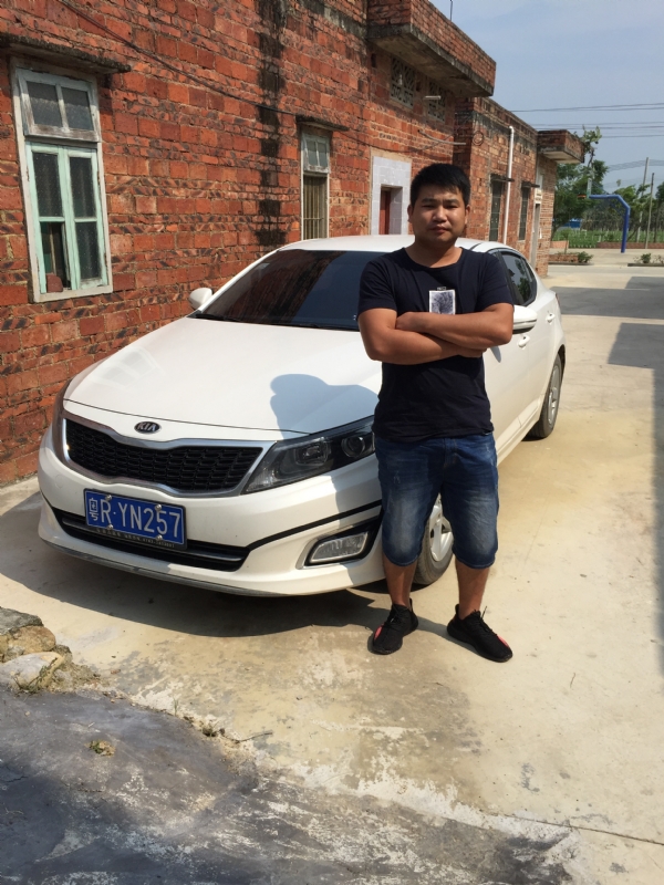 独坐街头的第三张照片--阳江相亲服务中心