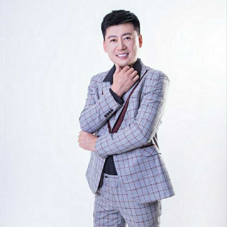 屋顶拾荒人的第一张照片--阳江相亲服务中心