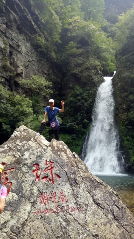 海岸岩崖的第一张照片--阳江相亲服务中心