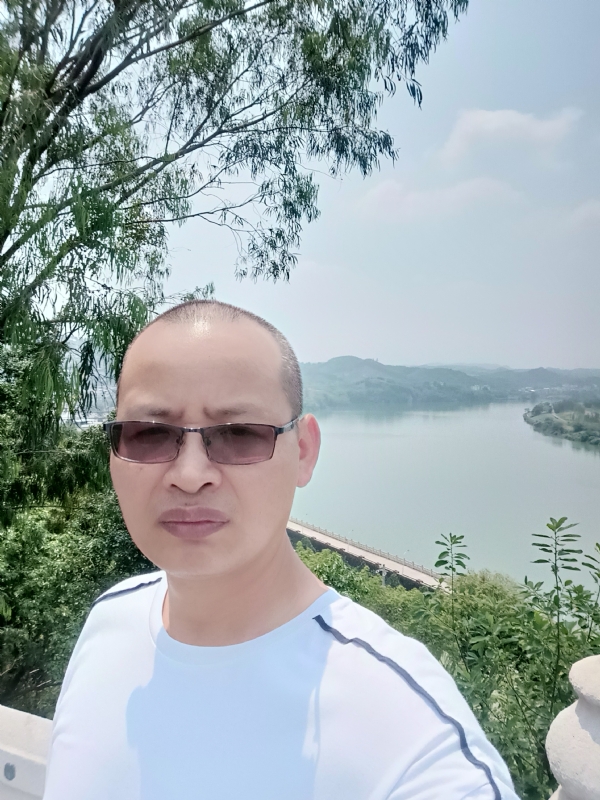 随缘随性的第一张照片--阳江相亲服务中心